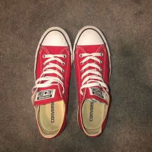 Red low top converse!